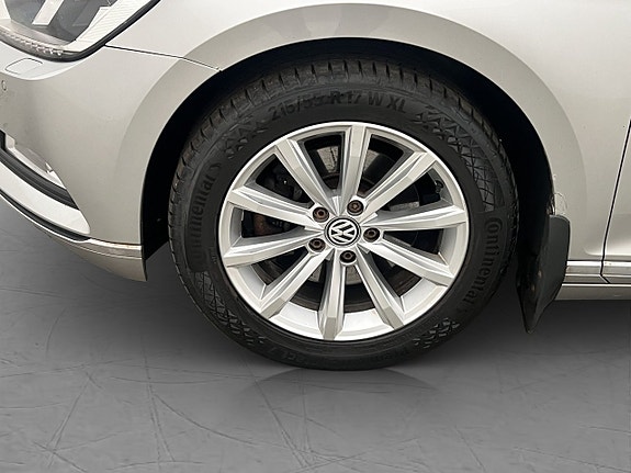 Volkswagen Passat 26 of 29