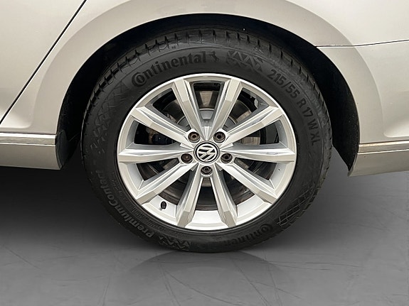 Volkswagen Passat 27 of 29