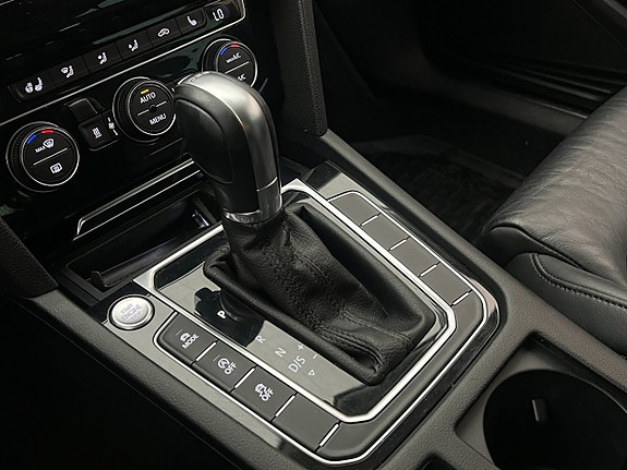 Volkswagen Passat 22 of 29