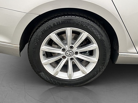 Volkswagen Passat 28 of 29