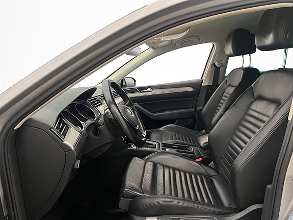 Volkswagen Passat 17 of 29