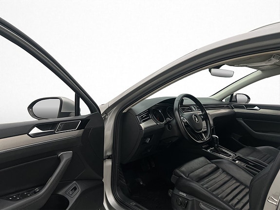 Volkswagen Passat 16 of 29