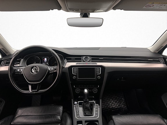 Volkswagen Passat 14 of 29