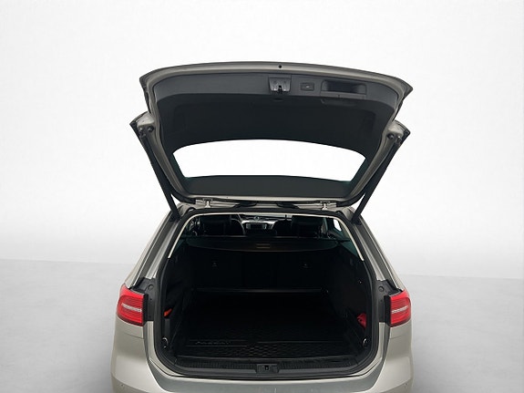 Volkswagen Passat 9 of 29