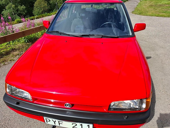 Mazda 323 3 of 6