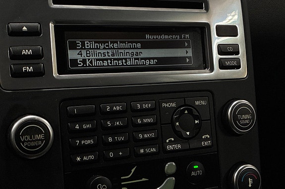 Volvo XC70 18 of 28