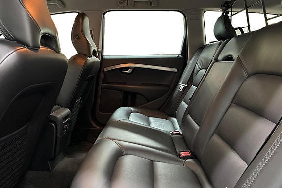 Volvo XC70 14 of 28