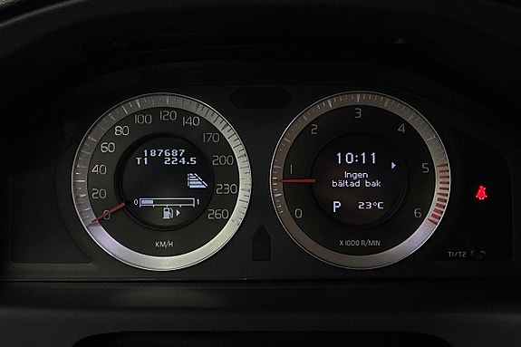 Volvo XC70 17 of 28