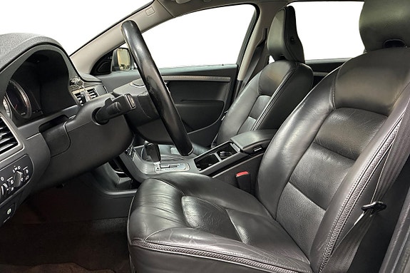Volvo XC70 13 of 28