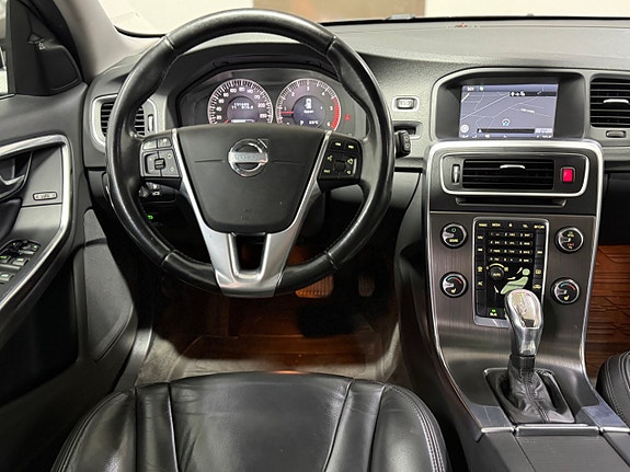 Volvo V60 13 of 19