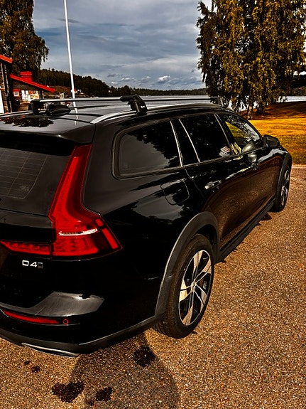 Volvo V60 Cross Country 3 of 15