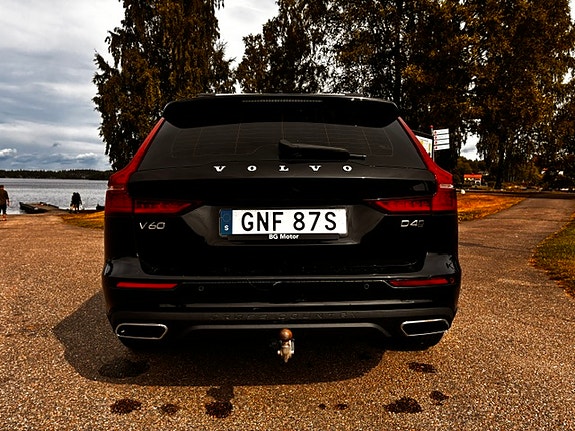 Volvo V60 Cross Country 2 of 15
