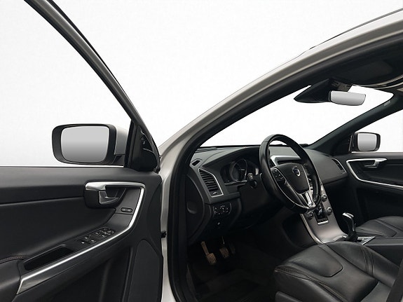 Volvo XC60 11 of 30