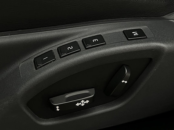 Volvo XC60 13 of 30