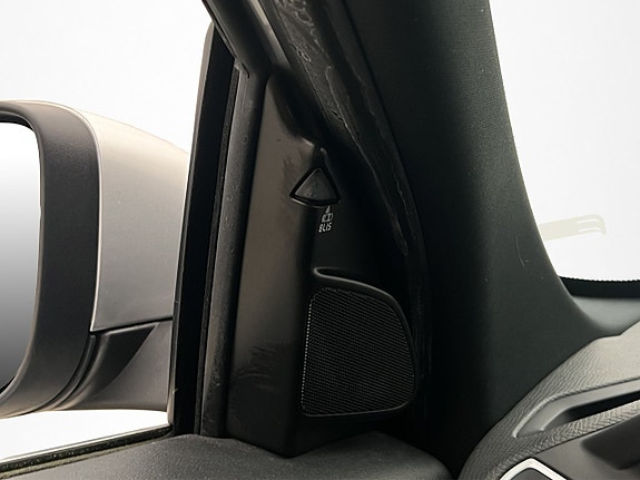 Volvo XC60 10 of 30