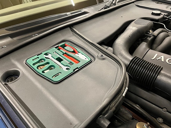 Jaguar XJ 27 of 30