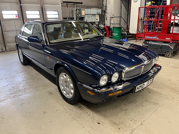 Jaguar XJ 5 of 30