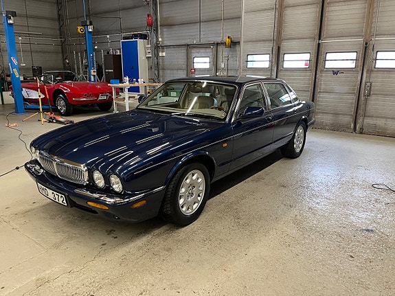 Jaguar XJ 6 of 30