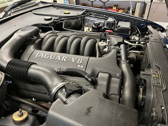 Jaguar XJ 28 of 30