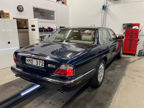 Jaguar XJ 14 of 30