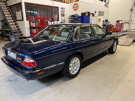 Jaguar XJ 3 of 30