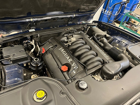 Jaguar XJ 29 of 30