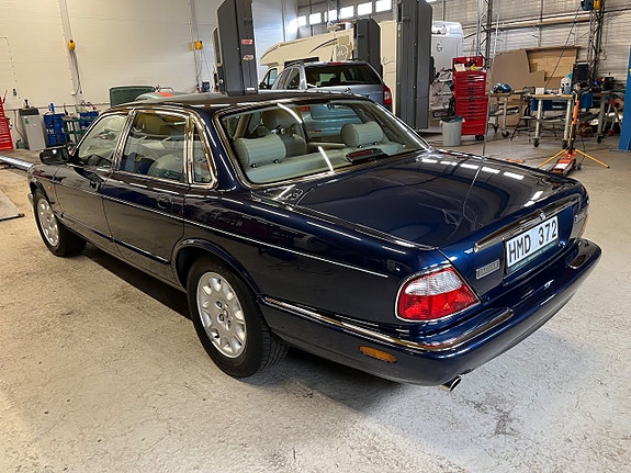 Jaguar XJ 2 of 30