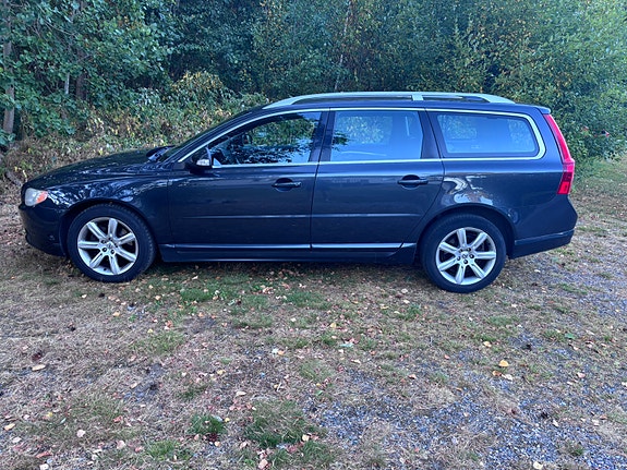 Volvo V70 2 of 4