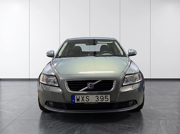 Volvo S40 2 of 13