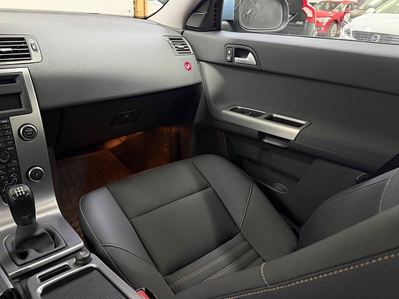 Volvo S40 11 of 13