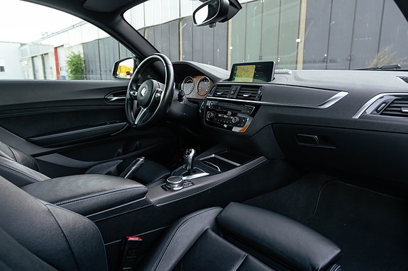 BMW M2 10 of 15