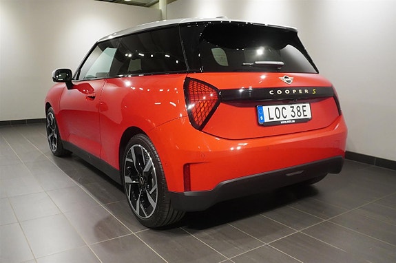 MINI Cooper SE 2 of 2