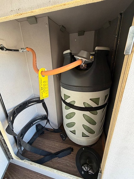 Pössl *5.99m*Långbäddar*Lithiumbatteri/Inverter*TV*Dragkrok:2500kg 13 of 30