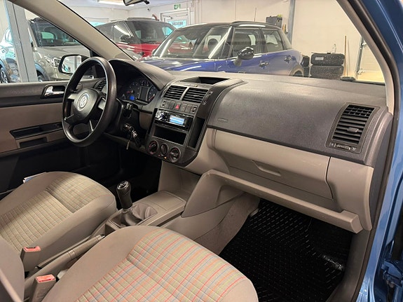 Volkswagen Polo 18 of 23