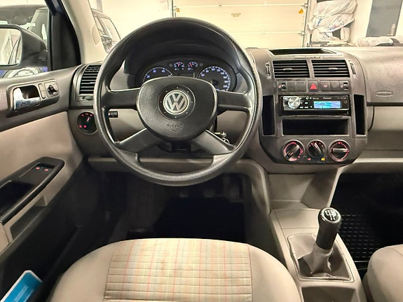 Volkswagen Polo 21 of 23