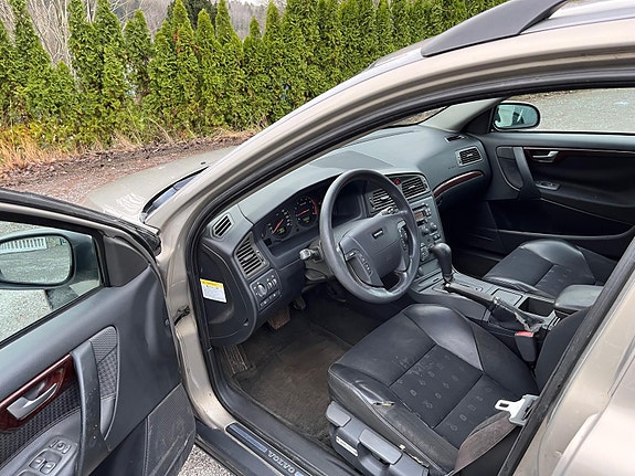 Volvo V70 4 of 9