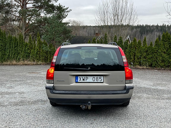 Volvo V70 2 of 9