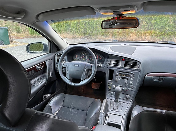 Volvo V70 7 of 9
