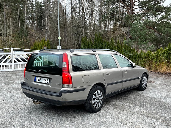 Volvo V70 8 of 9