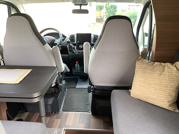 Weinsberg CaraSuite 650 MF 2 of 6