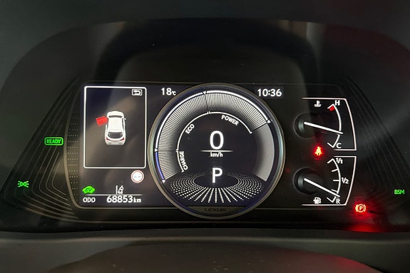 Lexus UX250h 10 of 30