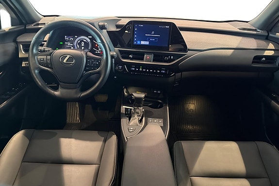 Lexus UX250h 8 of 30