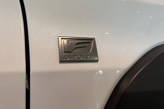 Lexus UX250h 23 of 30