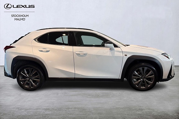 Lexus UX250h 22 of 30
