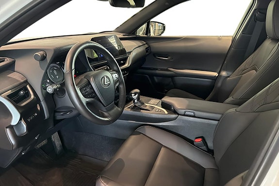 Lexus UX250h 9 of 30