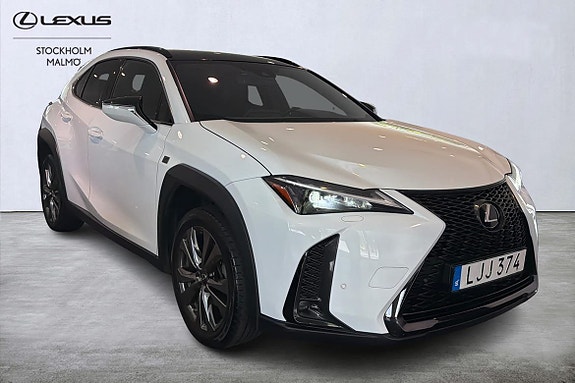 Lexus UX250h 25 of 30