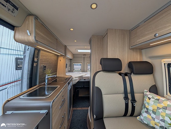 Hymer Yellowstone *Plåtis / Långbäddar / Dragkrok 10 of 21