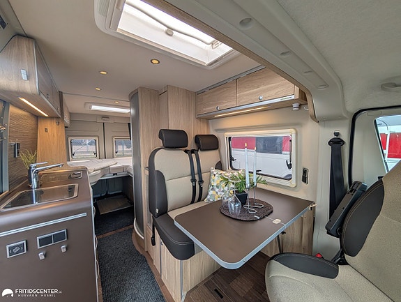 Hymer Yellowstone *Plåtis / Långbäddar / Dragkrok 6 of 21