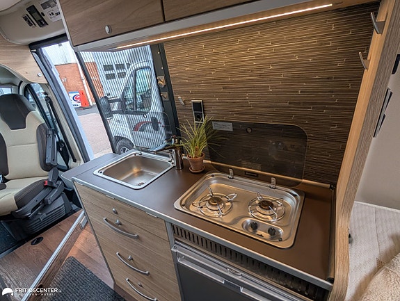 Hymer Yellowstone *Plåtis / Långbäddar / Dragkrok 9 of 21