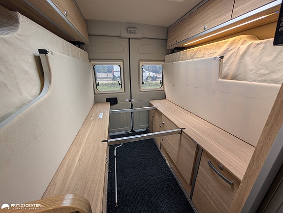 Hymer Yellowstone *Plåtis / Långbäddar / Dragkrok 19 of 21